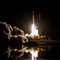 ¿Por qué SpaceX recibirá casi mil millones de dólares de la NASA?