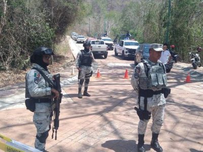 Así fue la incursión de la Guardia Nacional al campo de golf Tangolunda (Videos)