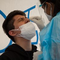 Un estudio demuestra la eficacia de la dosis de refuerzo para hacer frente a Ómicron