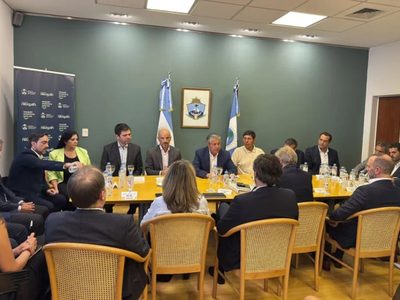 Figueroa se reunió en Buenos Aires con las principales operadoras petroleras para discutir planes de inversión en obras y educación