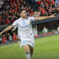 Racing derrotó sobre la hora a Newell´s, clasificó y hasta podría ser segundo