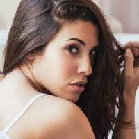 ¡Pobre prenda! Ivana Nadal estiró tanto que la achicó y enseñó mucho más