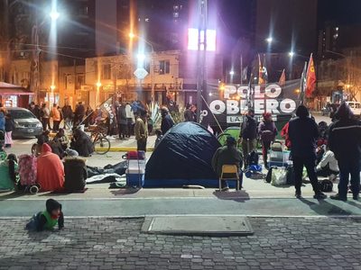 Hubo acuerdo y las organizaciones sociales levantan el acampe