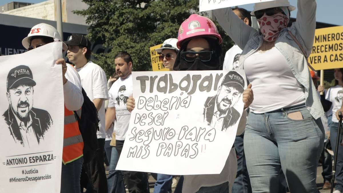 Marchan en Hermosillo por trabajadores de la minera canadiense Vizsla, secuestrados en Concordia, Sinaloa