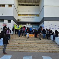 Alumnos del colegio San Martín realizan una sentada contra la violencia: apuntan contra directivos