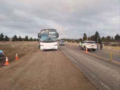 El chofer de un bus turístico circulaba con alcoholemia positiva por la Ruta de los 7 Lagos