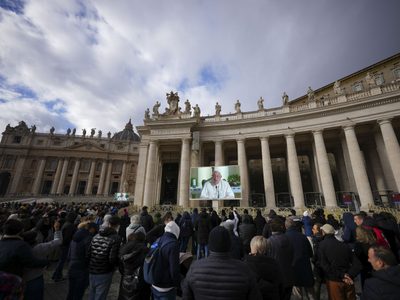 El papa Francisco pide alto al fuego en todos los frentes en su oración antes de Navidad