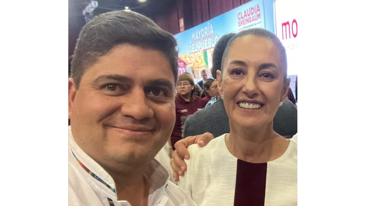 Luis Alberto Carballo junto a Claudia Sheinbaum