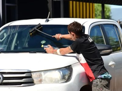 Neuquén prohibió la presencia de limpiavidrios y habrá multas de hasta 350.000 pesos para infractores