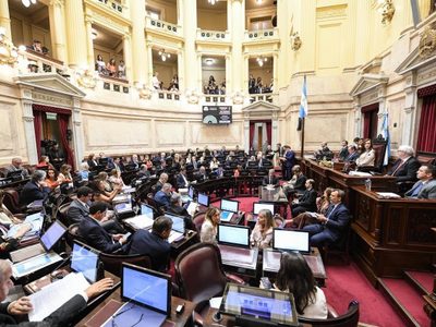 El Gobierno logró la aprobación de la reforma laboral en el Senado y espera la sanción en Diputados