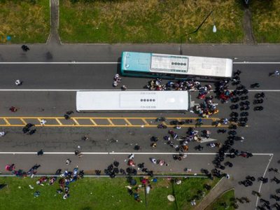 México celebra disolución de caravana migrante fuera de la frontera
