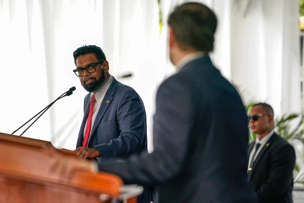 El presidente guyanés, Mohamed Irfaan Ali, y el secretario de Estado estadounidense, Marco Rubio, ofrecen una conferencia de prensa en Georgetown, Guyana, el 27 de marzo de 2025