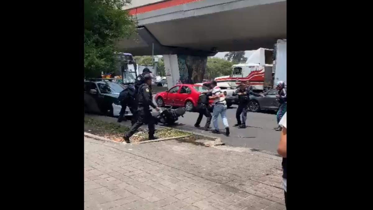 El forcejeo previo a la pelea
