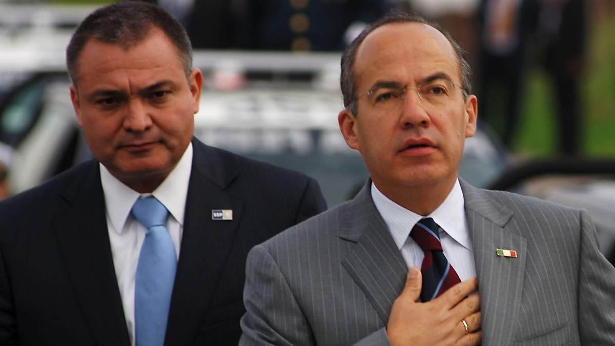 García Luna y Calderón Hinojosa en 2008 durante la inauguración del Centro de Mando de la entonces PF