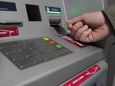 El gobierno depositará el viernes los sueldos de estatales y jubilados con el 7.9% del IPC