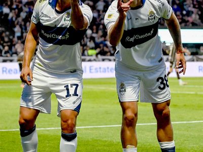 Gimnasia La Plata goleó a Platense y se metió en los Playoffs