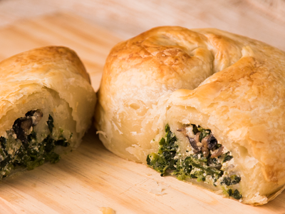 Arrolladitos de espinaca y cebolla: una receta exprés súper fácil, perfecta para un almuerzo rápido y rico