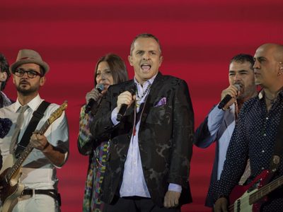 Camioneta robada a Miguel Bosé es hallada en la Miguel Hidalgo; el cantante no ha denunciado