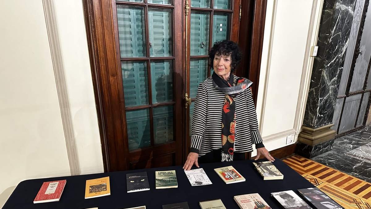 Luisa Valenzuela en su ceremonia de inducción en la Biblioteca de Escritoras de la UNAM