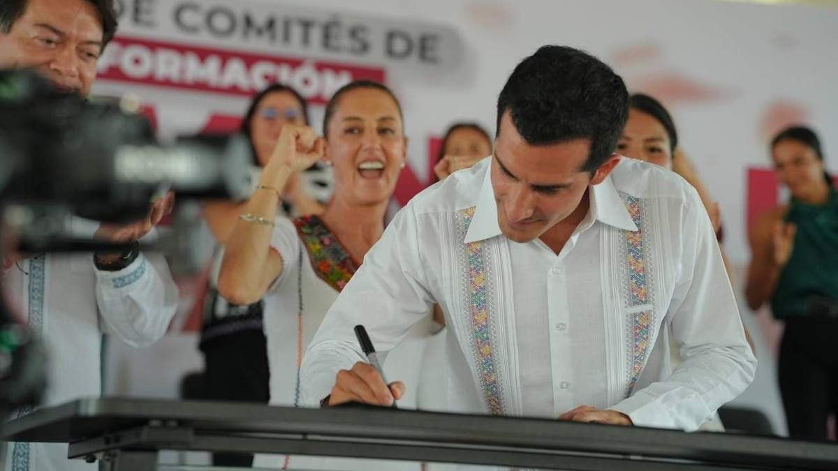 Rommel Pacheco en la firma del Acuerdo de Unidad para la Transformación, al lado de la aspirante presidencial y de Mario Delgado