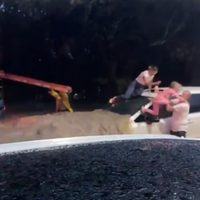 Así fue el rescate de una niña atrapada en camioneta durante el desborde de un río en Zapopan