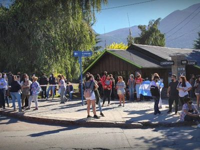 Caso Guadalupe:  indignado, el pueblo de Villa La Angostura exigió "explicaciones"