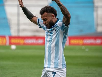 Racing venció a Defensa y Justicia sin público y con asistencia de Cambeses