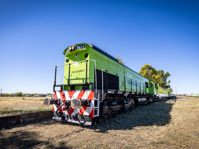 Avanzan las obras del Tren Patagónico en el tramo que une Viedma con Bariloche: se entregaron rieles nuevos
