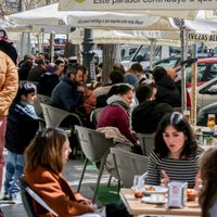 España inicia el proceso para otorgar permiso de residencia para medio millón de migrantes
