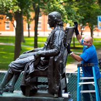 Trump deja también a la Universidad de Harvard sin privilegios fiscales