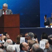 AMLO y Slim coinciden en reunión de ingenieros; el NAIM, entre los temas