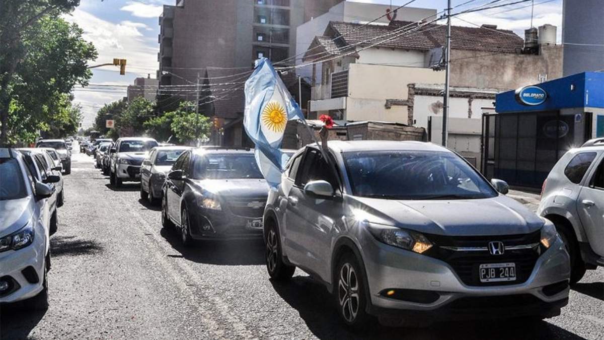 Caravana en recuerdo a Néstor Kirchner. Fuente: (Twitter)