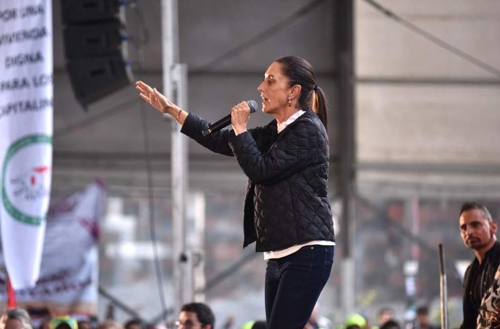 En la imagen, Claudia Sheinbaum durante su Asamblea Informativa en el Deportivo Xochimilco, el martes 1