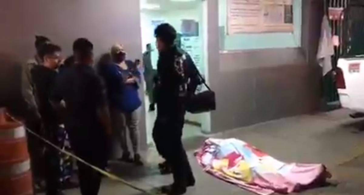 El hombre murió afuera del hospital tras haberle negado atención