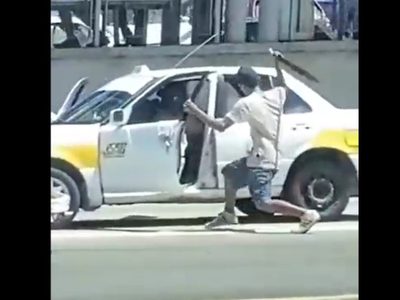 Un sujeto agrede con machete a un taxista en Acapulco (Video)