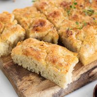 Focaccia de oliva fácil y esponjosa: alentá a la selección con esta receta digna de cualquier restaurante