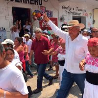 'Absurda”, la postura de Peña de no querer dialogar con los maestros: AMLO