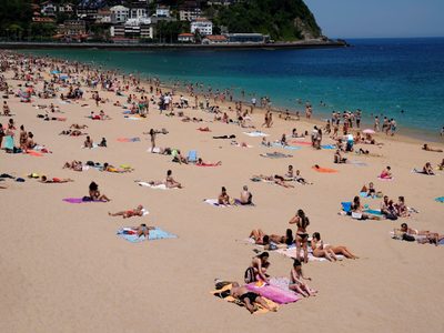 Doble golpe al turismo español