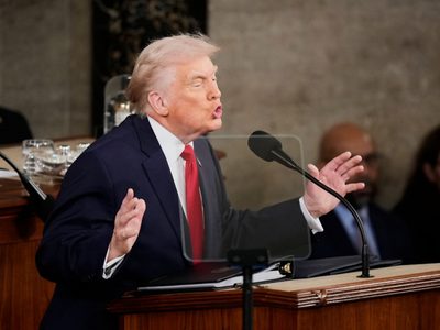Trump hizo campaña en lugar de informe: analistas