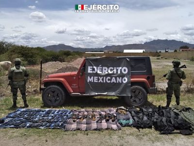 Sedena presume el aseguramiento de 16 armas de fuego y 2.5 kilos de droga, en Zacatecas