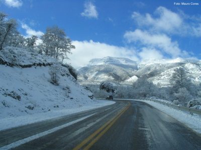 Por ingreso del aire polar, hay rutas intransitables y se mantiene el cierre del tránsito nocturno