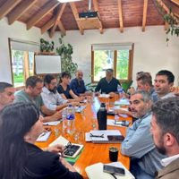 El gobierno realizó la reunión de gabinete en Junín de los Andes para seguir de cerca el combate de los incendios