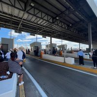 Profesores de Edomex bloquean la carretera México-Pachuca para exigir pagos pendientes