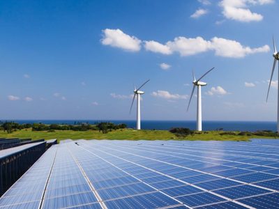 La generación de energía eléctrica y las renovables subieron en julio