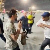 Samuel Eto´o golpea a un youtuber argelino en Qatar y luego se disculpa (Video)