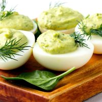 Huevos rellenos navideños: una receta fácil, económica y perfecta para lucirte en la cena con tu familia