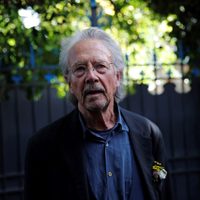 A Peter Handke un "Nobel de Literatura justo": el poeta Marco Antonio Campos