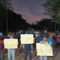 Artesanos mayas bloquean los accesos a Chichén Itzá; denuncian intento de desalojo