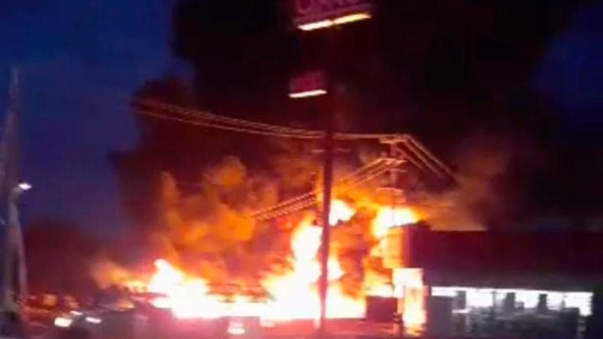 El incendio provocado por el choque de la pipa
