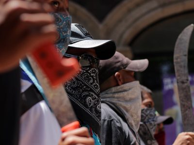 Multan con 300 pesos a quien no defienda barricadas en cuatro municipios de Michoacán